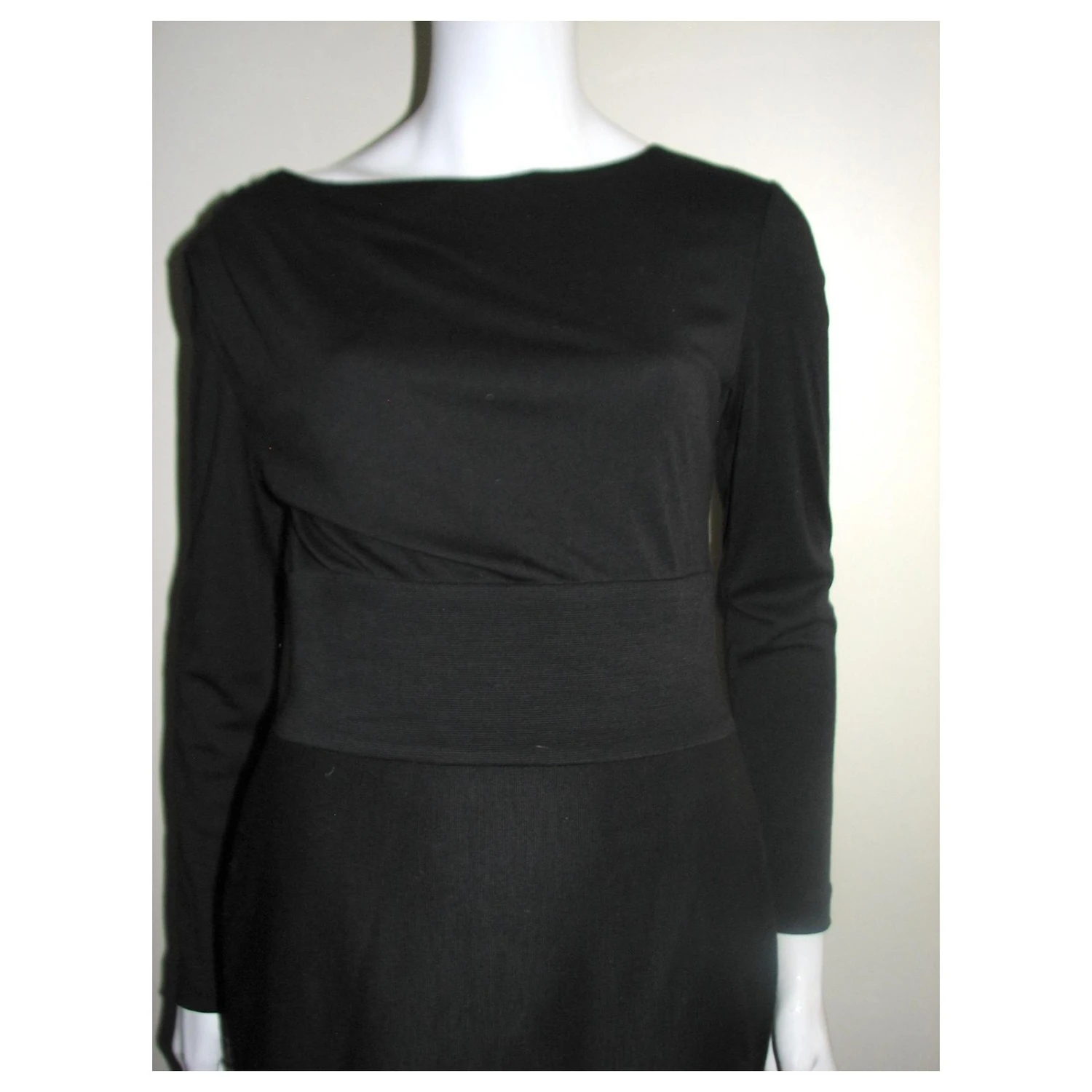 Escada Atemberaubendes Schwarzes Kleid 5 Escada Atemberaubendes Schwarzes Kleid – Bild 5