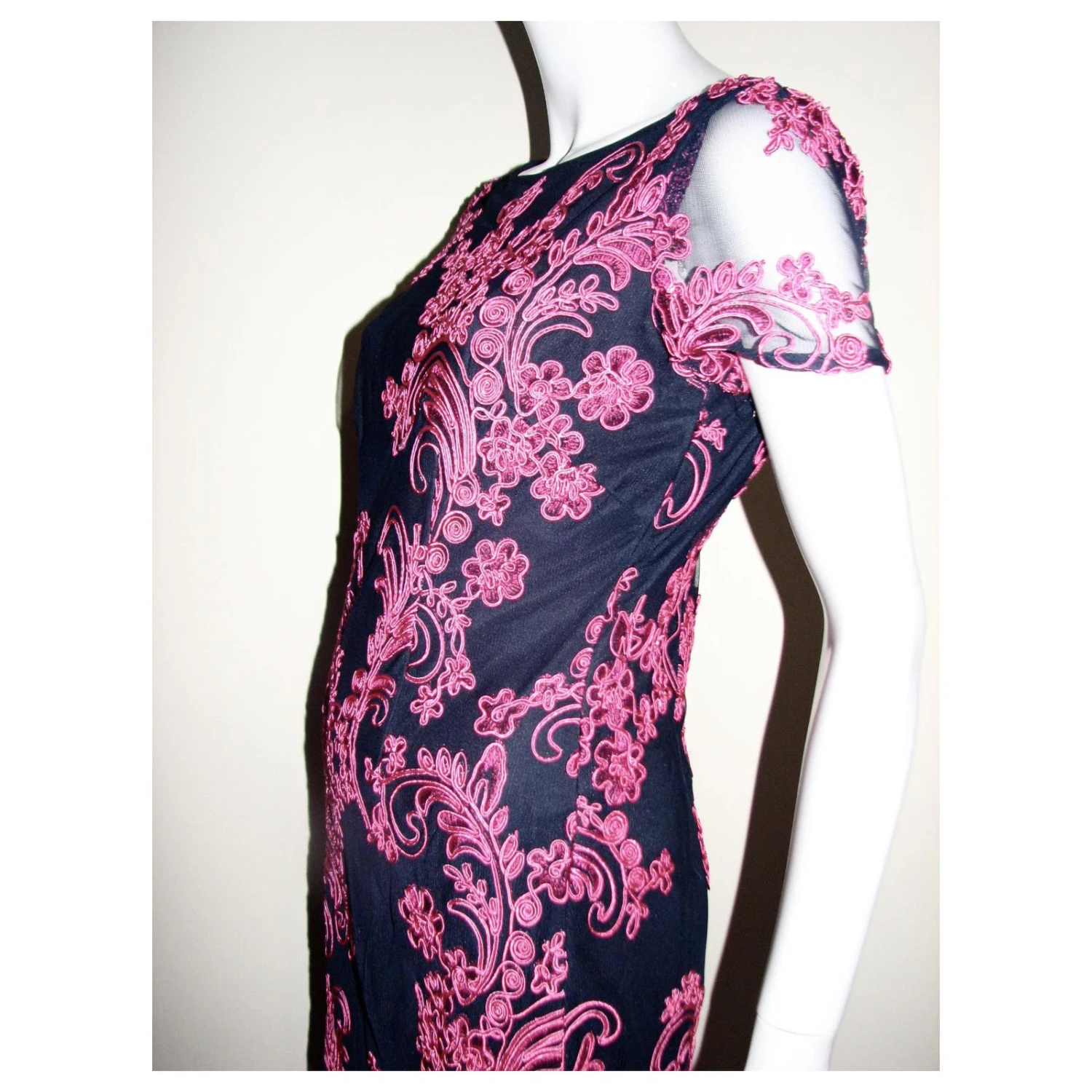 Autre Marque Besticktes Kleid Aus JS Collections Schwarz Pink 5 Autre Marque Besticktes Kleid Aus JS Collections Schwarz Pink – Bild 5