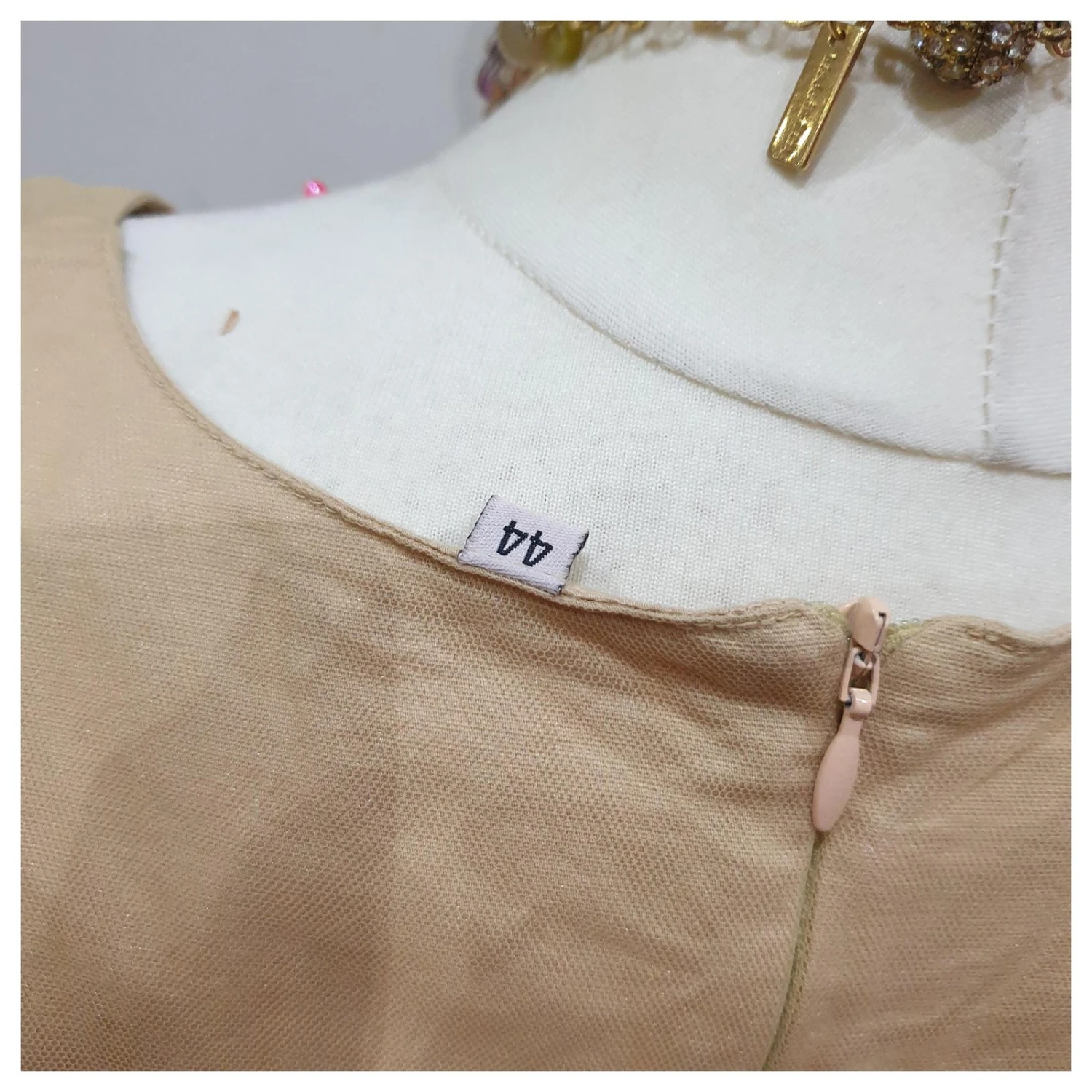 Autre Marque Almatrichi Blumen Tüll Kleid Weiß Beige 3 Autre Marque Almatrichi Blumen Tüll Kleid Weiß Beige – Bild 3