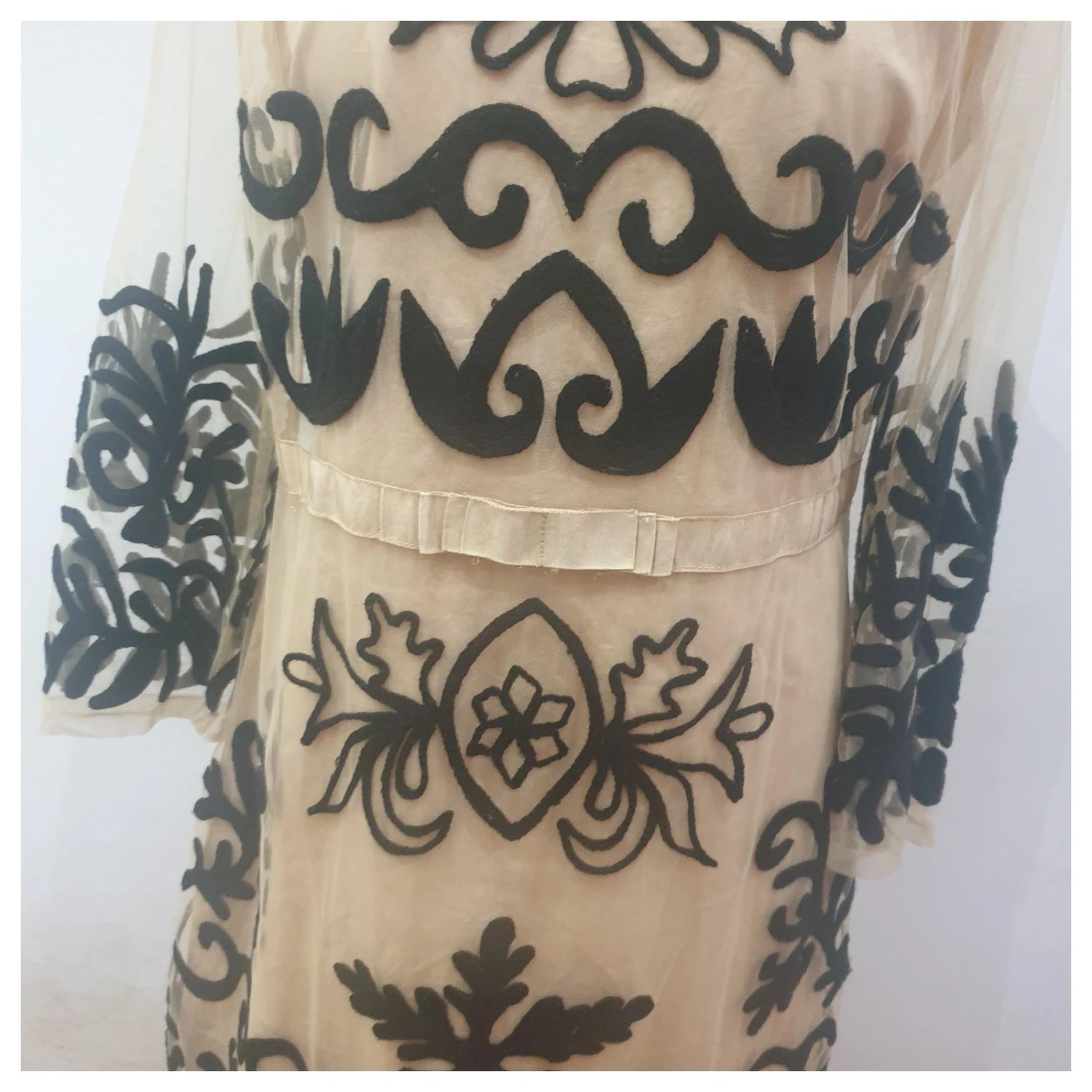 Autre Marque Almatrichi Blumen Tüll Kleid Weiß Beige 4 Autre Marque Almatrichi Blumen Tüll Kleid Weiß Beige – Bild 4