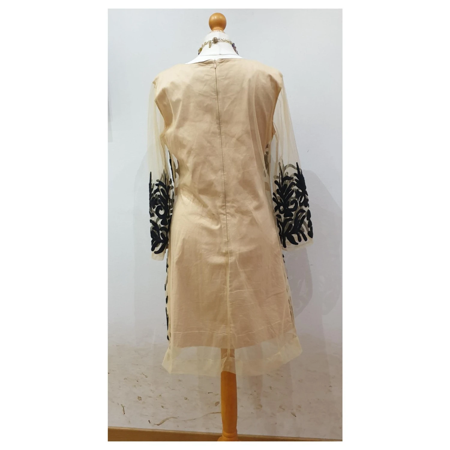 Autre Marque Almatrichi Blumen Tüll Kleid Weiß Beige 8 Autre Marque Almatrichi Blumen Tüll Kleid Weiß Beige – Bild 8