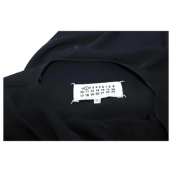 Maison Martin Margiela Kleid Mit Verdrehtem Ausschnitt Aus Schwarzem Polyester -Deutschland Fem Leucht Verkaufs-Shop 462575 5