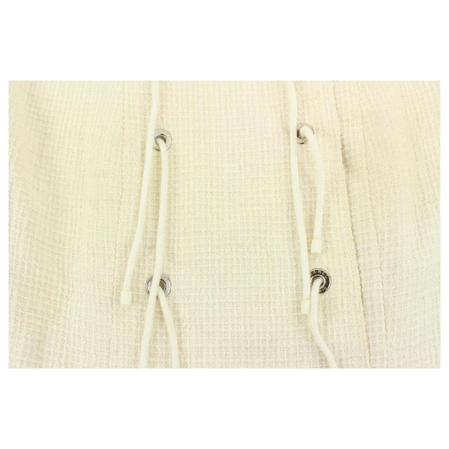 Chanel Size 42 P29946V16012 Mittellanges Tweed-Toggle-Kleid 2 Chanel Size 42 P29946V16012 Mittellanges Tweed-Toggle-Kleid – Bild 2