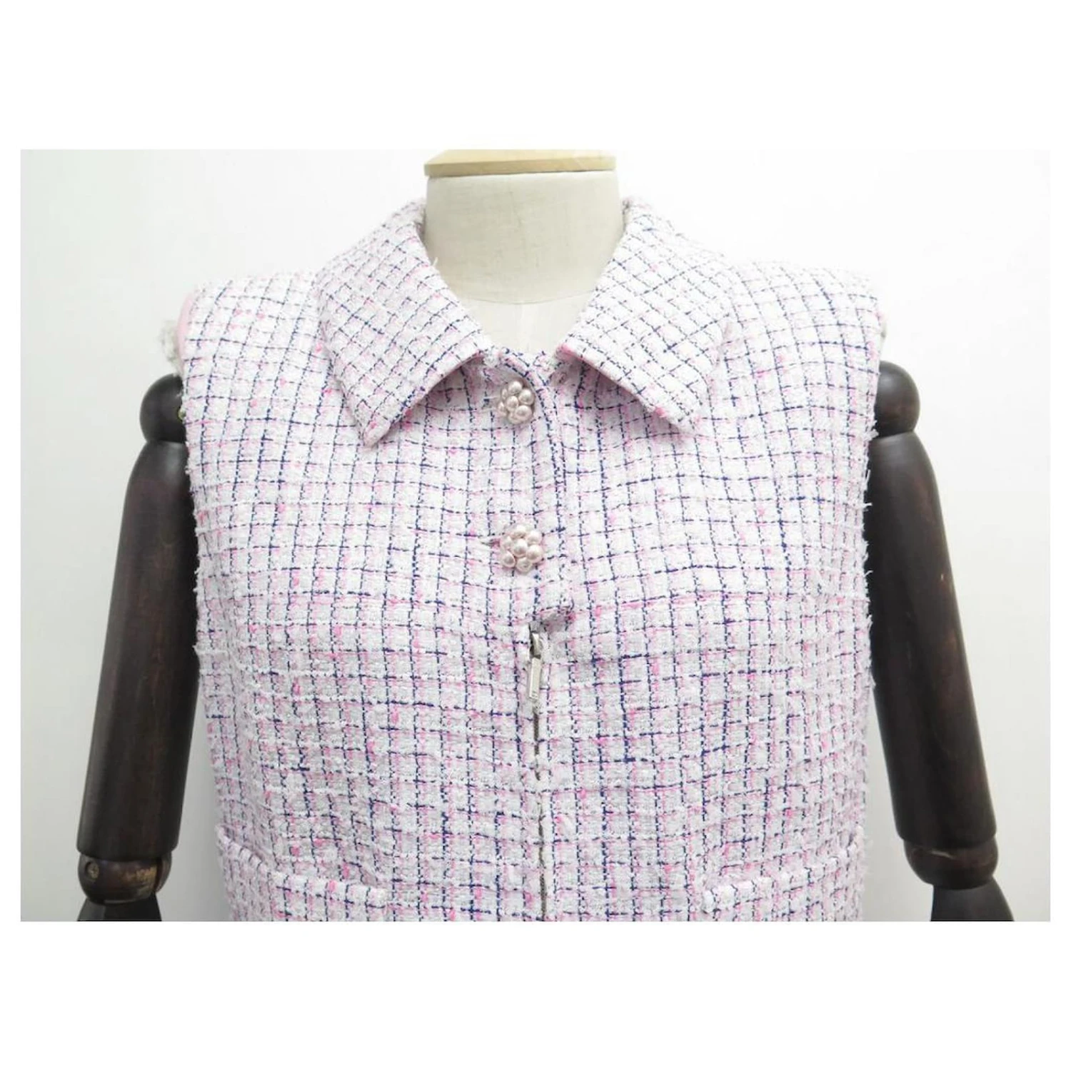 NEUES CHANEL M ÄRMELLOSES KLEID 40 AUS WEISSEM TWEED P49024W05522 Neues Kleid Weiß 2 NEUES CHANEL M ÄRMELLOSES KLEID 40 AUS WEISSEM TWEED P49024W05522 Neues Kleid Weiß – Bild 2