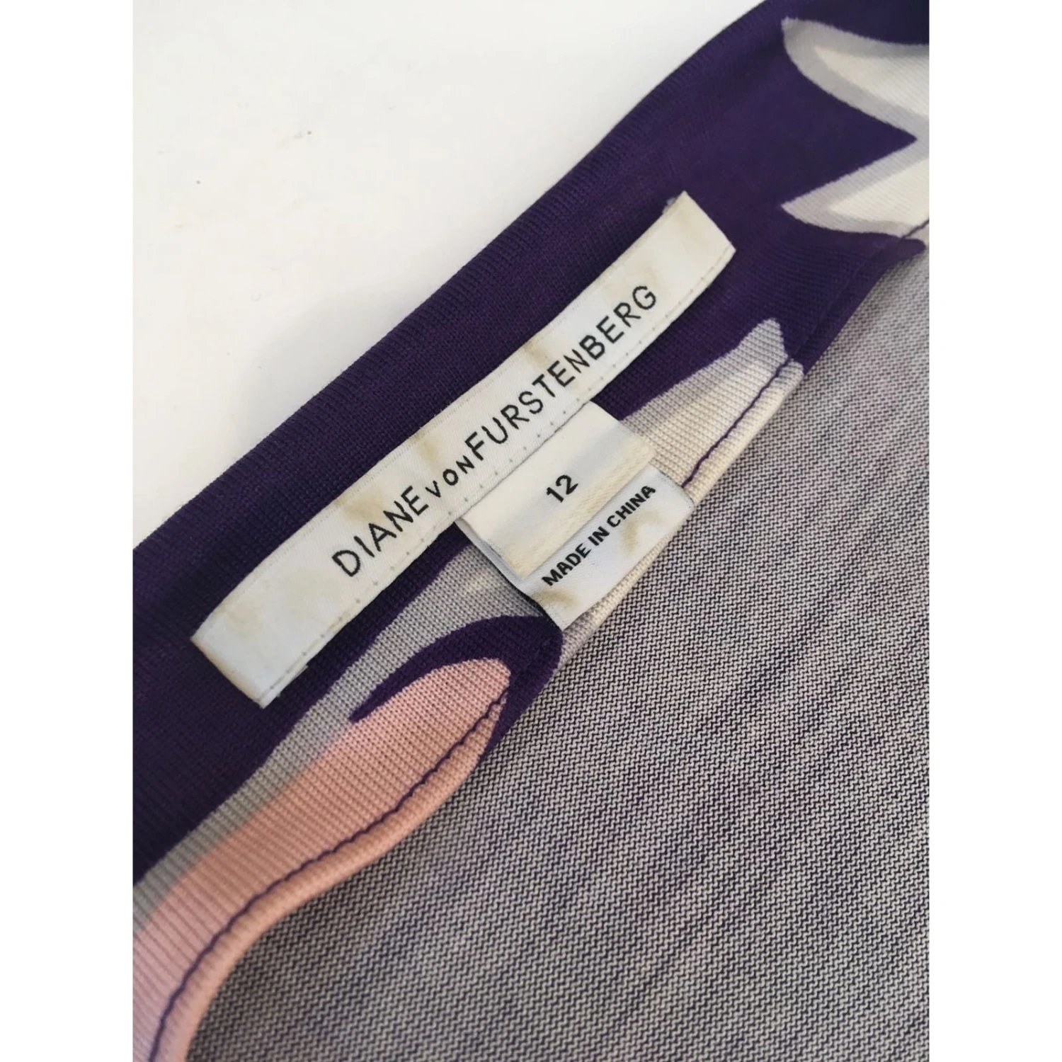 Diane Von Furstenberg Kleid Pink Weiß Lila 4 Diane Von Furstenberg Kleid Pink Weiß Lila – Bild 4