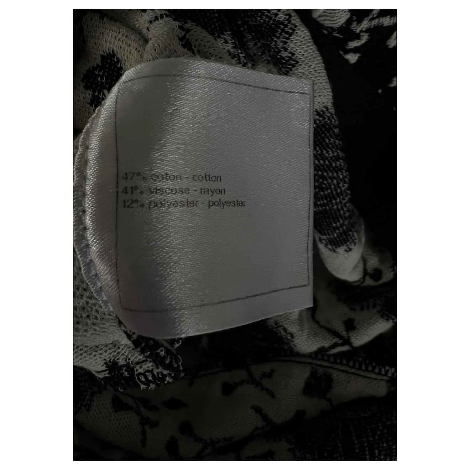 Chanel Kamelien-Kleid Mit CC-Logo Schwarz 9 Chanel Kamelien-Kleid Mit CC-Logo Schwarz – Bild 9