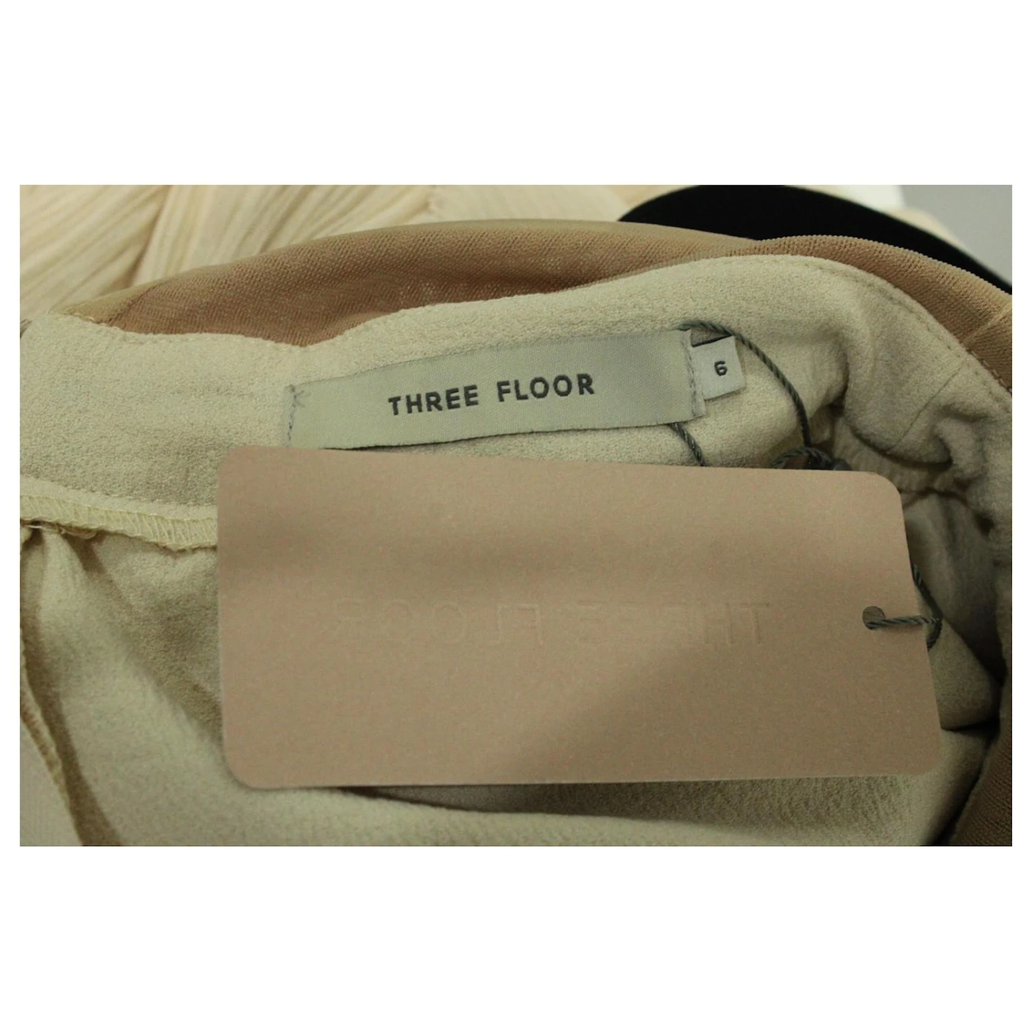 Autre Marque Cremefarbenes, Gestuftes Kleid Mit Neon-Spitze Fleisch 5 Autre Marque Cremefarbenes, Gestuftes Kleid Mit Neon-Spitze Fleisch – Bild 5