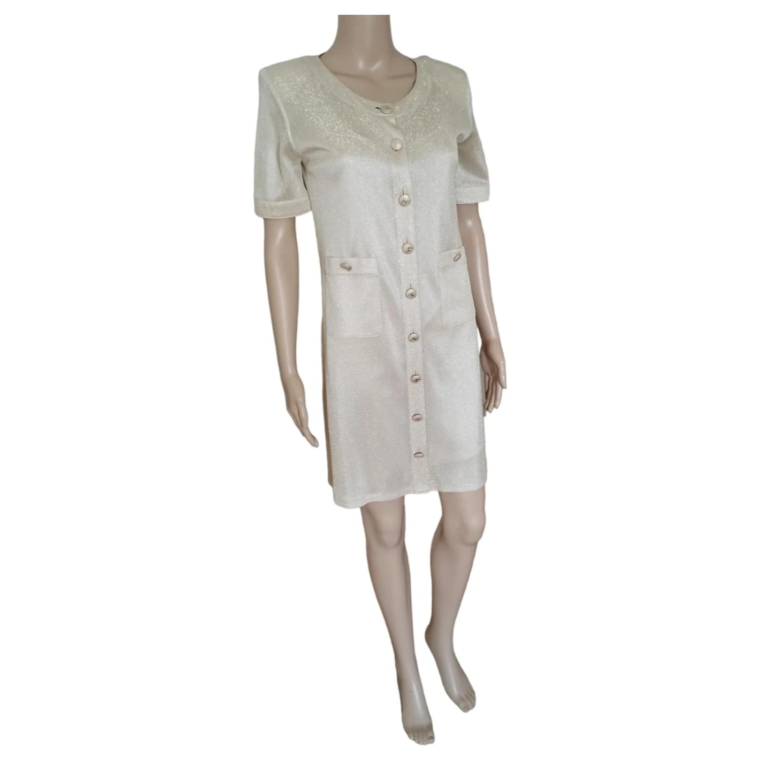 Glänzendes Goldenes Chanel-Kleid 2 Glänzendes Goldenes Chanel-Kleid – Bild 2