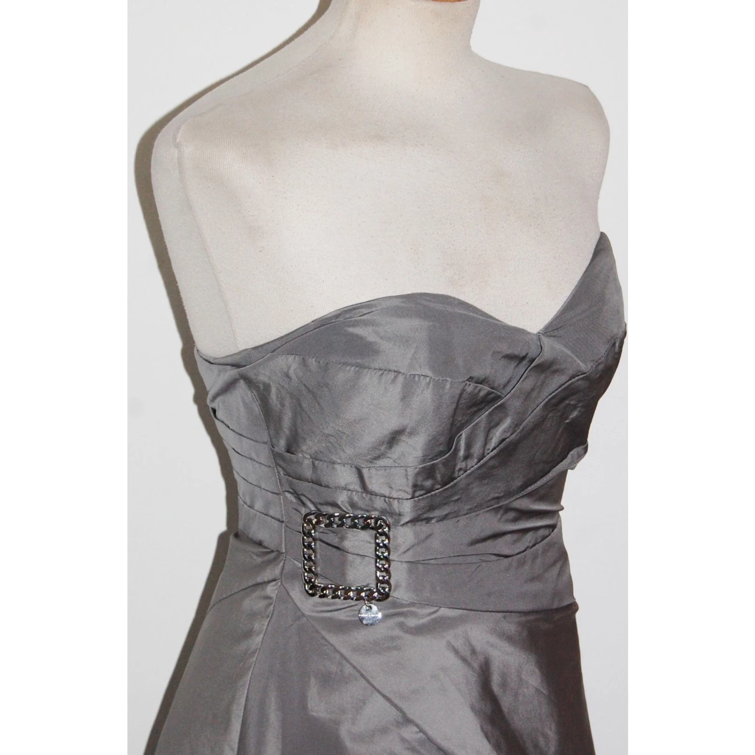 Karen Millen Silber Trägerloses Kleid 5 Karen Millen Silber Trägerloses Kleid – Bild 5